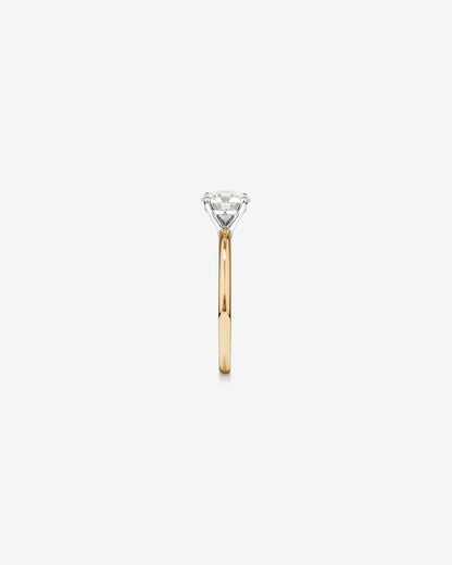 Round Cut Engagement Ring