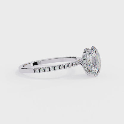 Solitaire Oval with side diamond